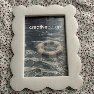 Creative Co-Op Cream Scalloped Picture Frame
